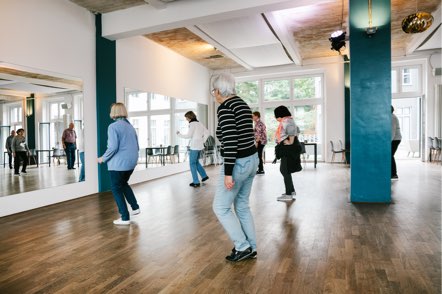 Seniors dancing together at a dance class